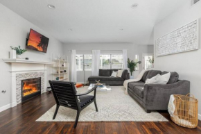 GOODE HOMES Luxury Modern Home with Jacuzzi